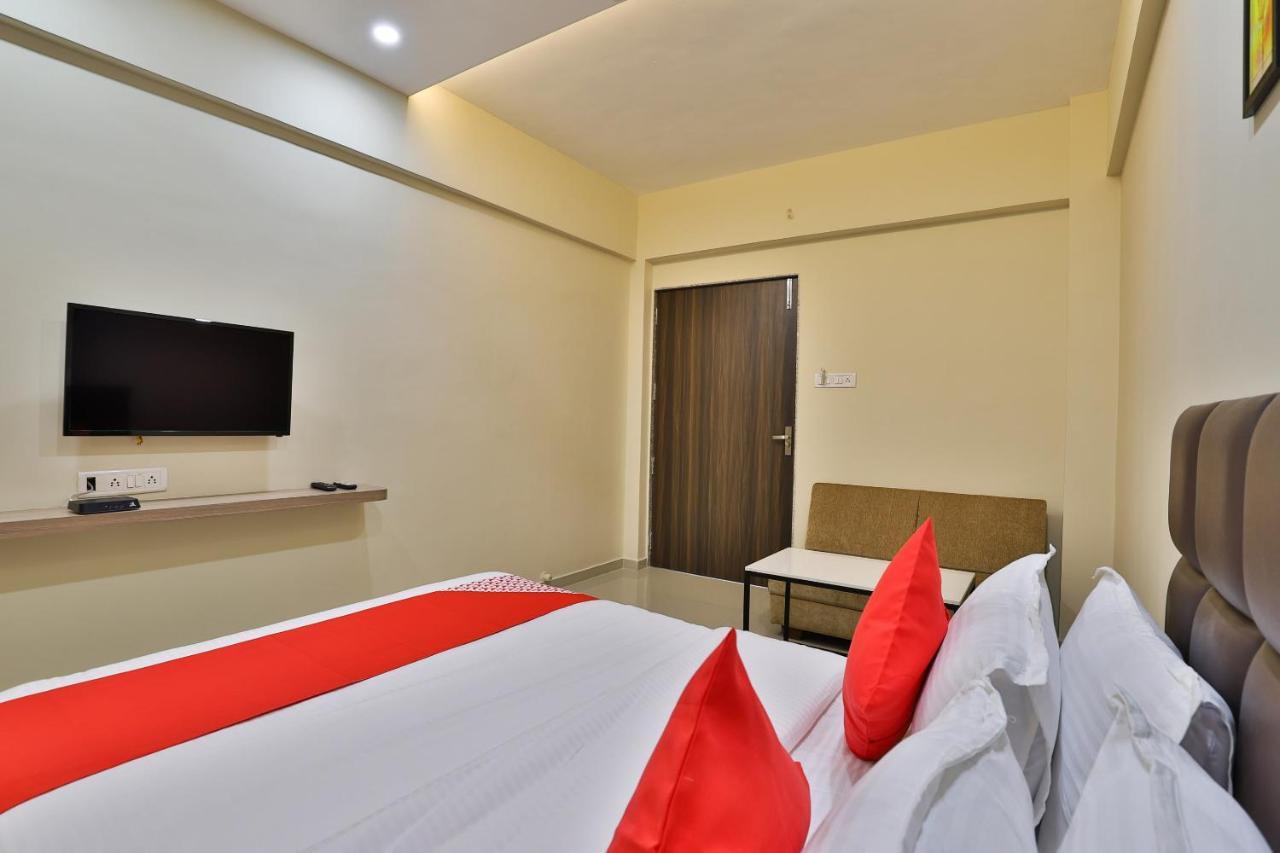 Oyo 28429 Hotel Citadel Сурат Экстерьер фото
